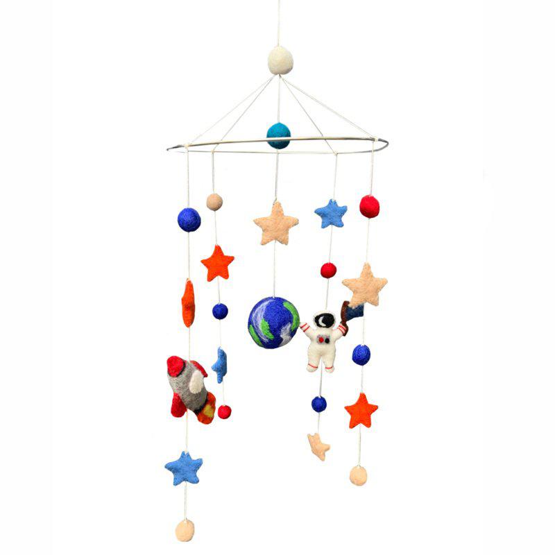 Mobile Astronaut mit Globus, Rakete und Sternen aus Filz-Baby-Mobiles-BeYoona-LAPONDO