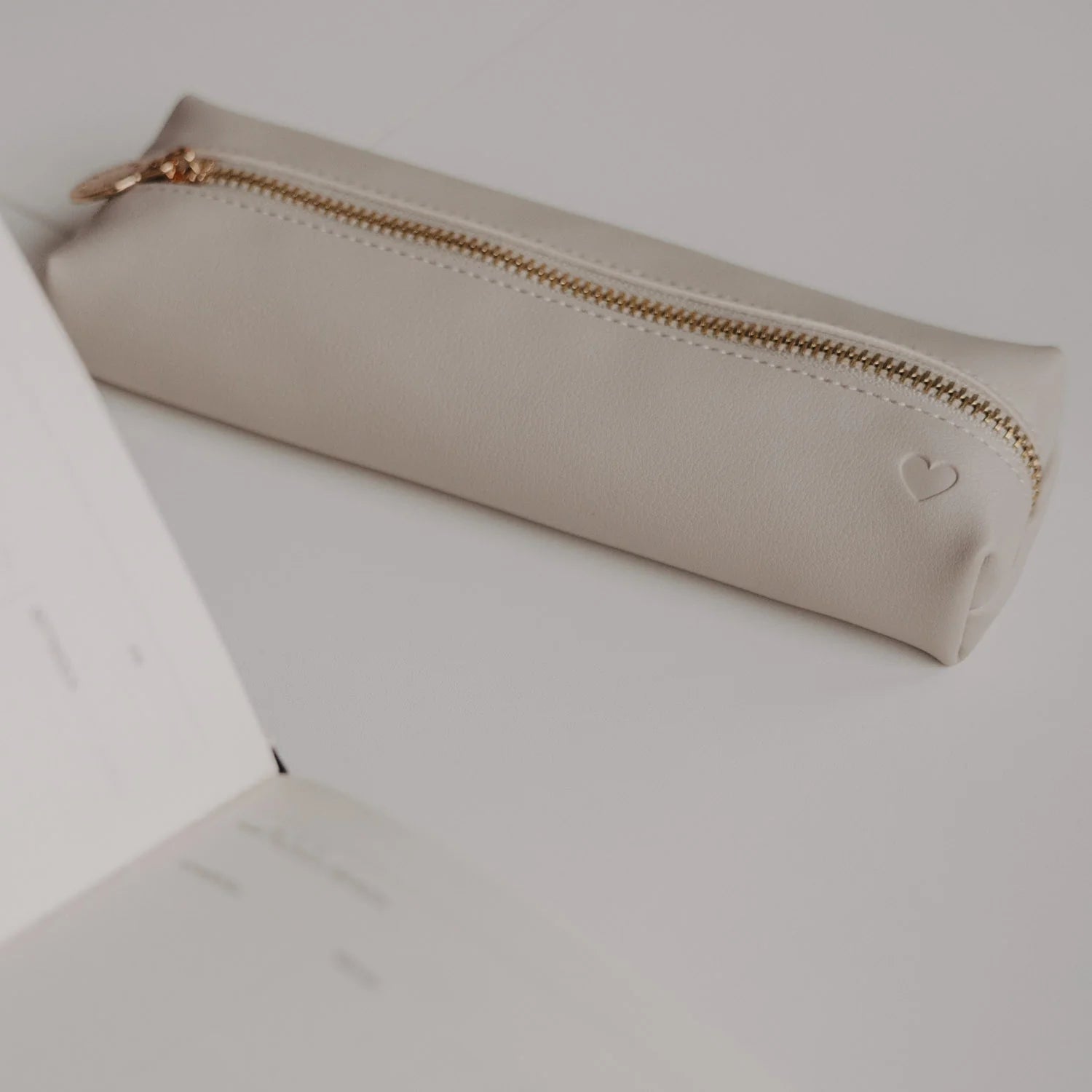 Federtasche Herz Taupe von Eulenschnitt
