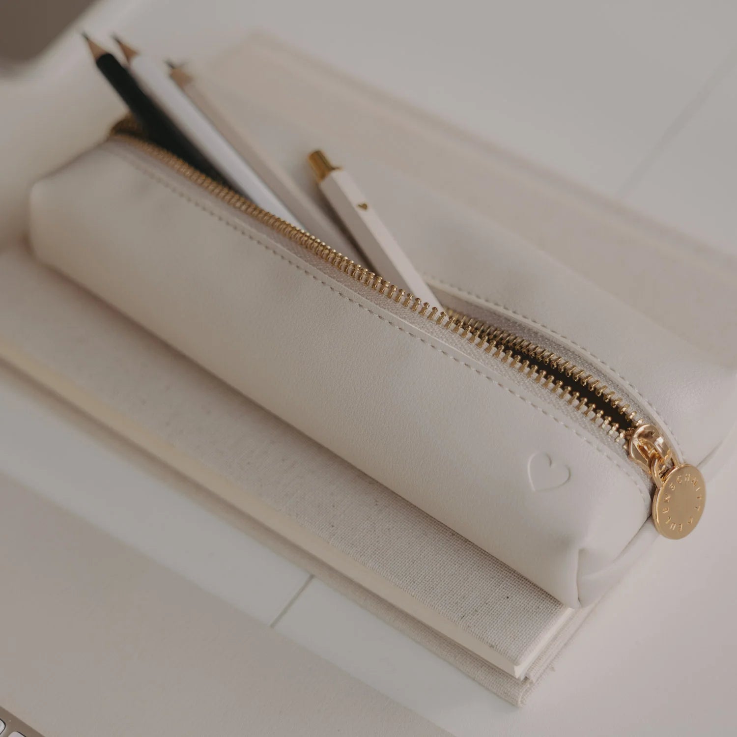 Federtasche Herz Creme von Eulenschnitt
