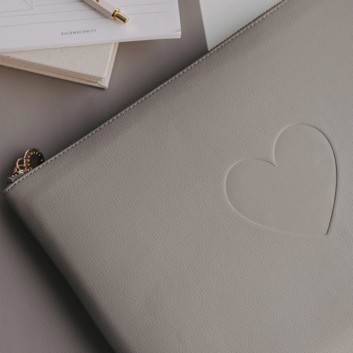 Laptoptasche Herz Grau von Eulenschnitt